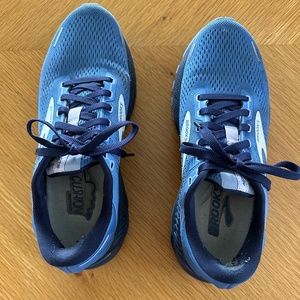 Brooks Women’s Adrenaline GTS 22 Size 8 Blue Running Shoes